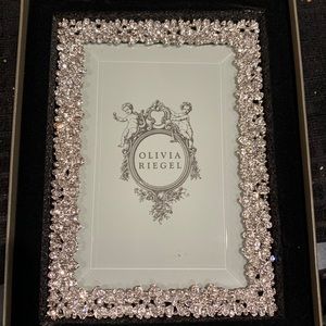 Olivia riégel frame
